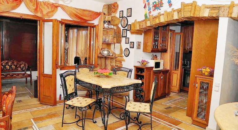 House with garden & patio — photo 3