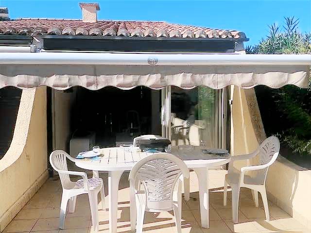 House with terrace & yard — photo 2