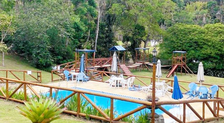 Lodge with pool, yard & terrace in Teresópolis
