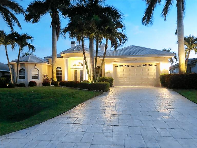 Villa Starlight 1036 SW Cape Coral 3b 3ba Heated Pool and Spa Gulf Access Canal, Boat Dock Tiki Hut — photo 4