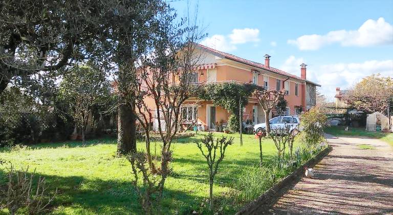 Holiday apartment with terrace & yard in Capriva del Friuli