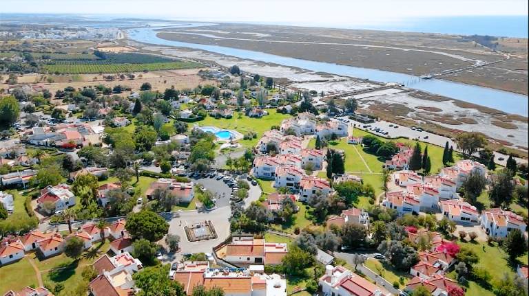 Studio with garden, pool & terrace in Tavira