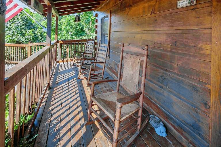 Family-friendly cabin with private pool | Pets allowed — photo 3