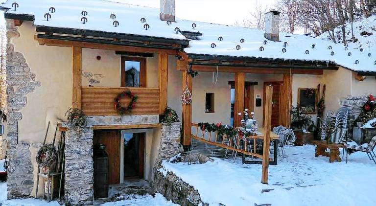 House with yard & patio in Limone Piemonte