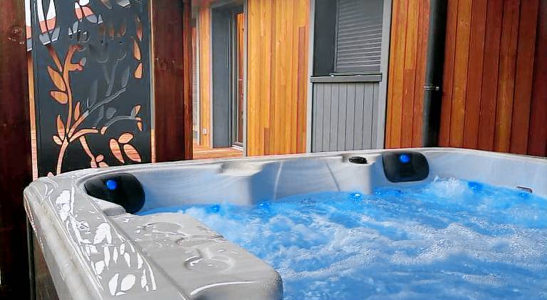 Fully equipped chalet with terrace, barbeque & hot tub | Pet-friendly in Gérardmer