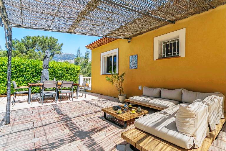 Child-friendly lovely villa with terrace, private pool & barbecue | Mountain view | Good for workation | Pet-friendly — photo 2