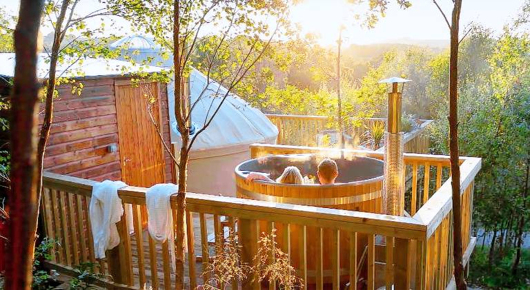 Lodge with terrace, garden & grill in Harrogate
