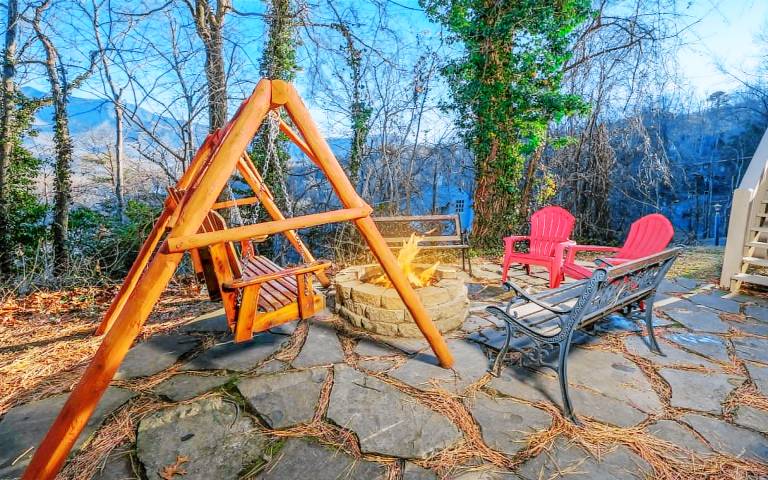 Cabin with pool, barbecue & hot tub | Mountain view — photo 2
