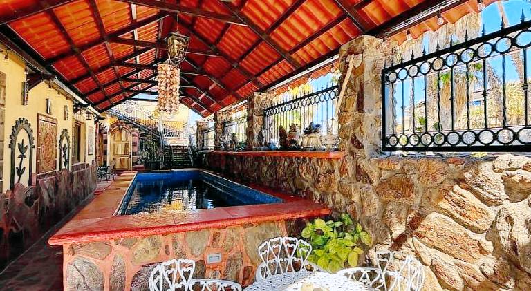 Apartment with pool — photo 3
