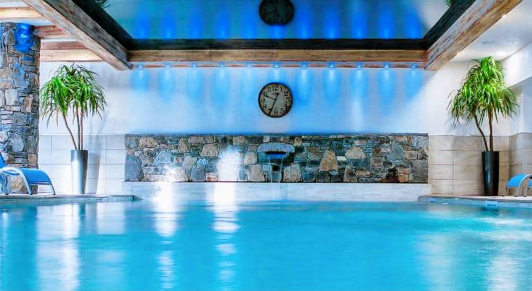 Serviced apartment with sauna, jacuzzi & patio in Samoëns