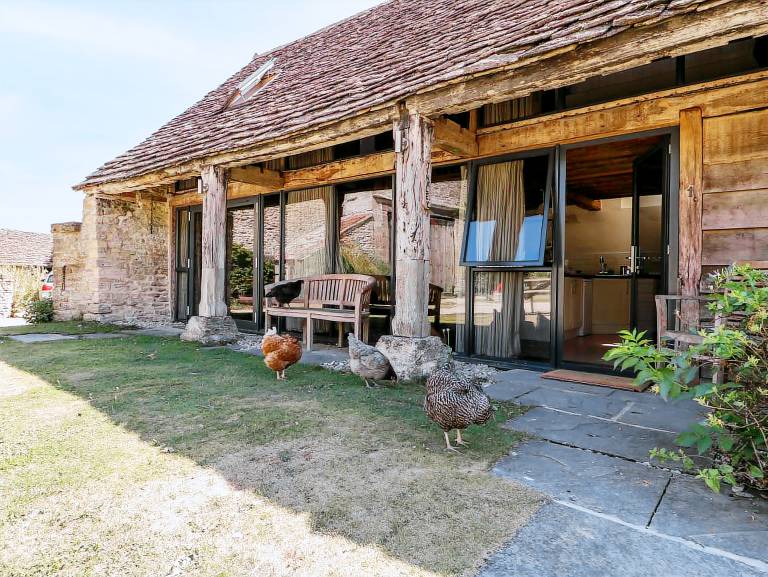 Cottage with garden — photo 2