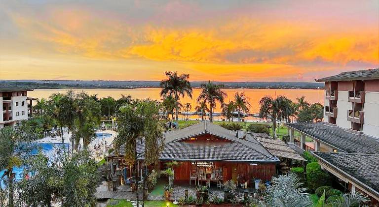 Life Resort beira lago prox a esplanada in Brasília