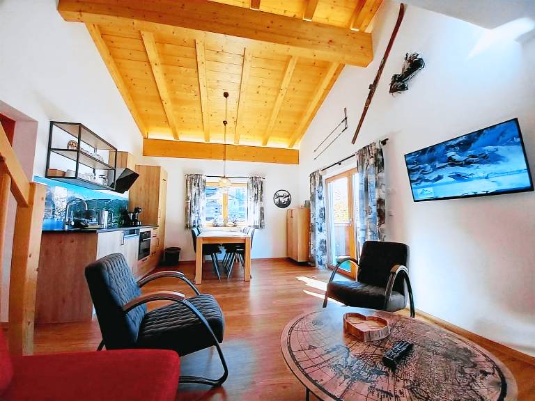 Apartment with patio & yard in Kaprun