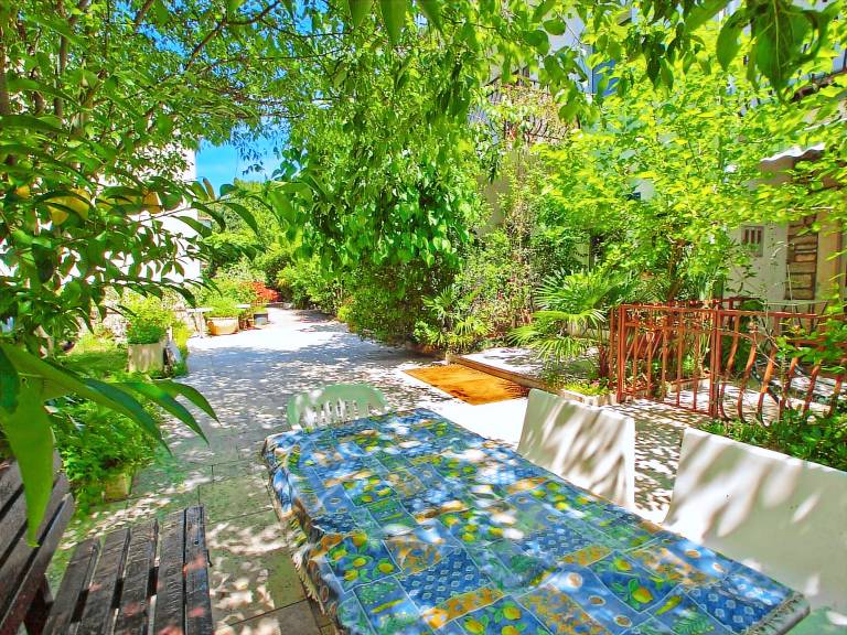 Apartment with patio & BBQ — photo 4