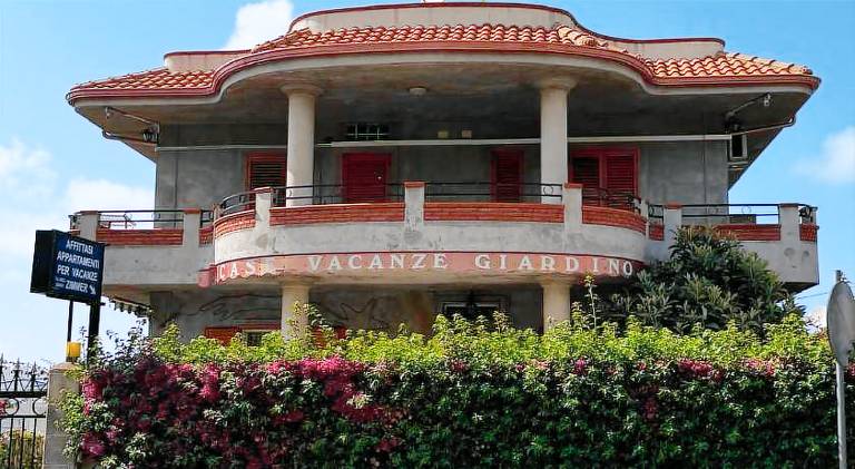 Apartment with grill, yard & terrace in Ricadi