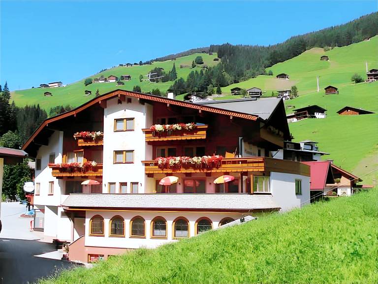 Aparthotel Dorfplatzl Garni in Tux