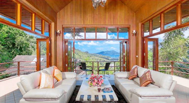 Children-friendly beautiful villa with private pool, hot tub & BBQ | Perfect for remote work | Pets allowed — photo 3
