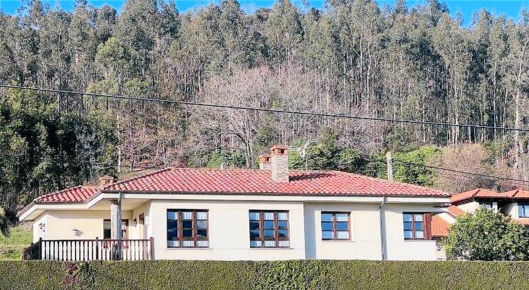 Fully equipped vacation home with barbeque, yard & terrace | Pet-friendly in Llanes