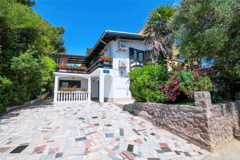 Beautiful rental apartment with terrace | Water view | Pets are welcome — photo 2