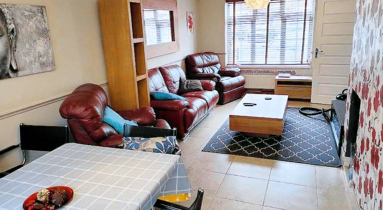 Vacation home with yard | Dogs allowed in Crawley
