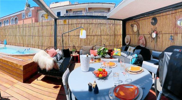 Villa with sauna, patio & hot tub | Perfect for remote work — photo 3