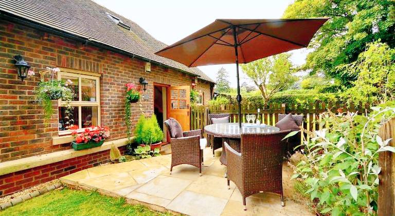 Vacation home with garden, patio & barbecue — photo 5