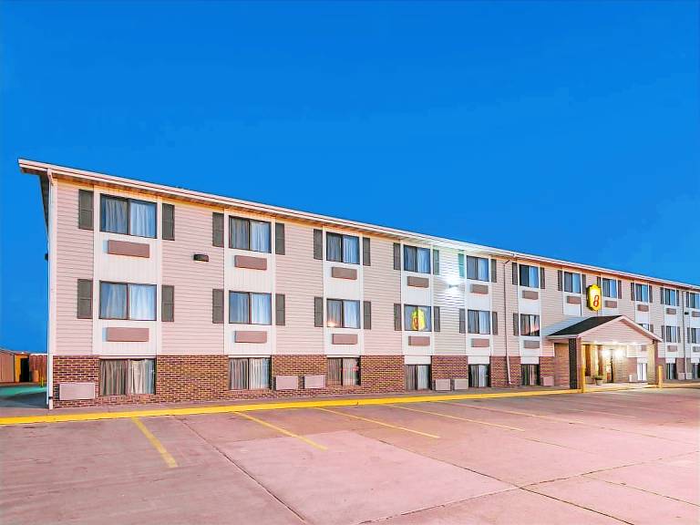 Super 8 By Wyndham Hays Ks — photo 3