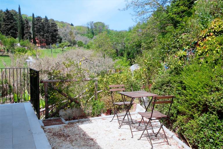 Rental apartment with patio — photo 5