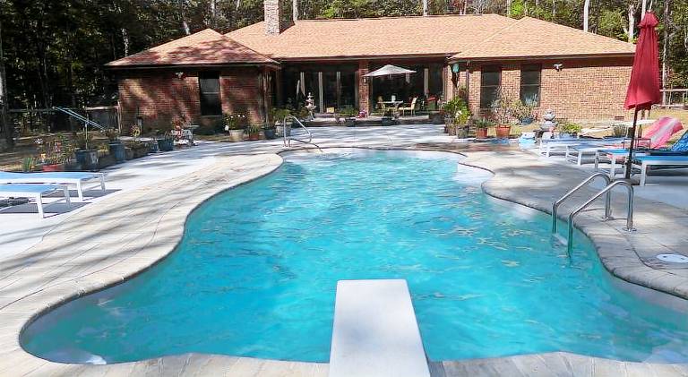 Villa with pool in Tullahoma, TN