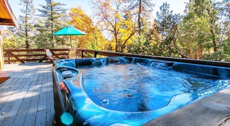 Vacation home with jacuzzi | Pets allowed — photo 3