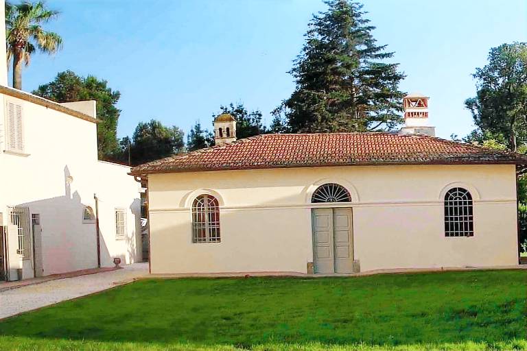 House with grill, yard & pool — photo 2