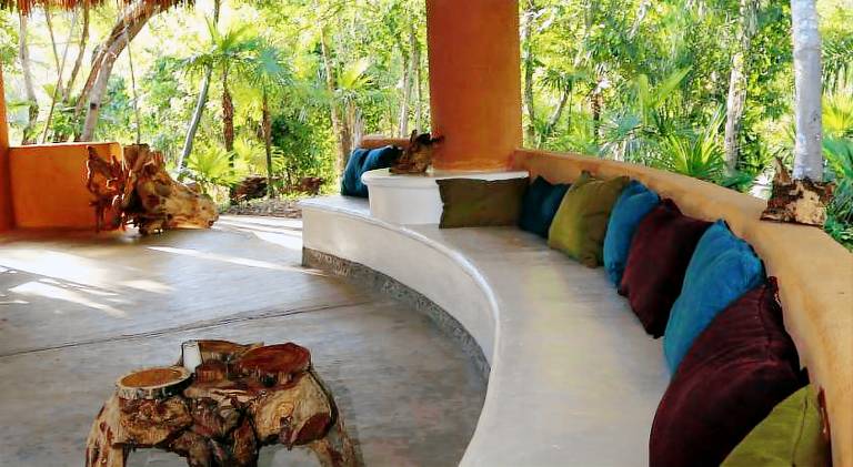 Beautiful lodge with jacuzzi, patio & garden | Pets are welcome — photo 2