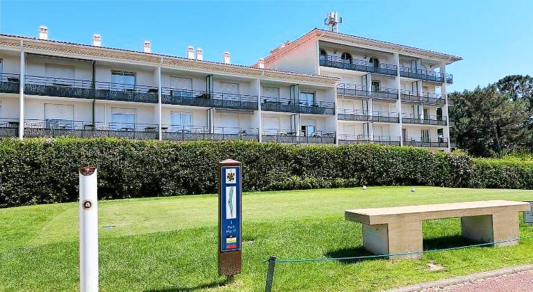 Apartment with patio & private pool | Dogs allowed — photo 2