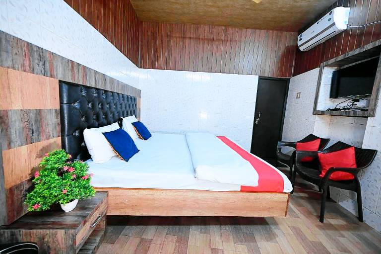 Hotel Venkatesh Varanasi in Tola