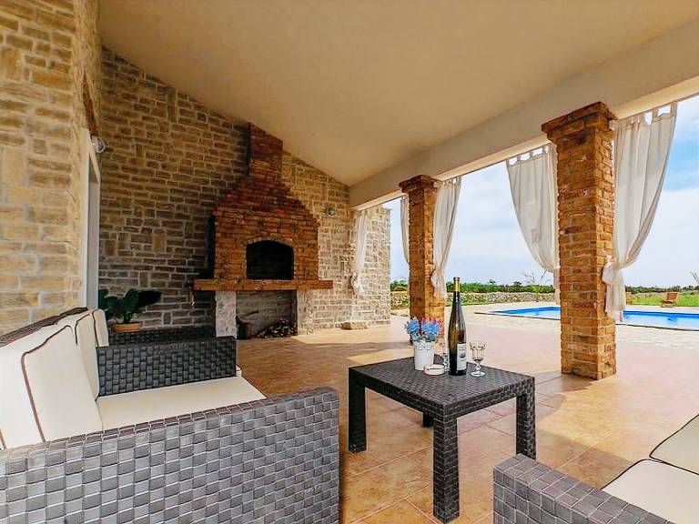 Fully equipped beautiful villa with BBQ, jacuzzi & garden | Pets allowed — photo 3