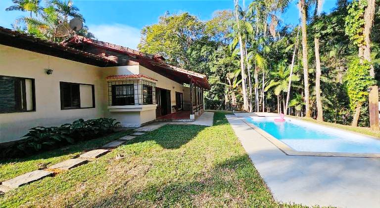 House with pool — photo 5
