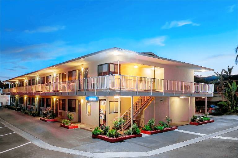 Motel 6 Santa Barbara, CA - State Street — photo 5