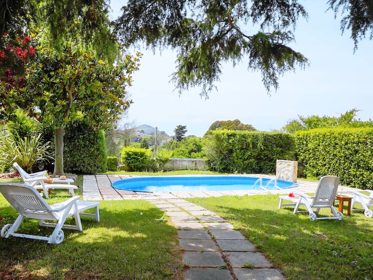Vacation home with barbecue, terrace & garden — photo 3