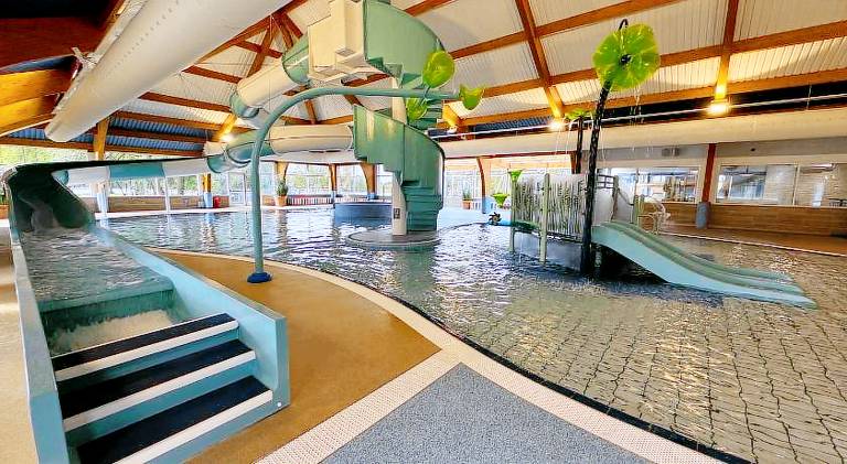 Vacation home with jacuzzi & pool — photo 2