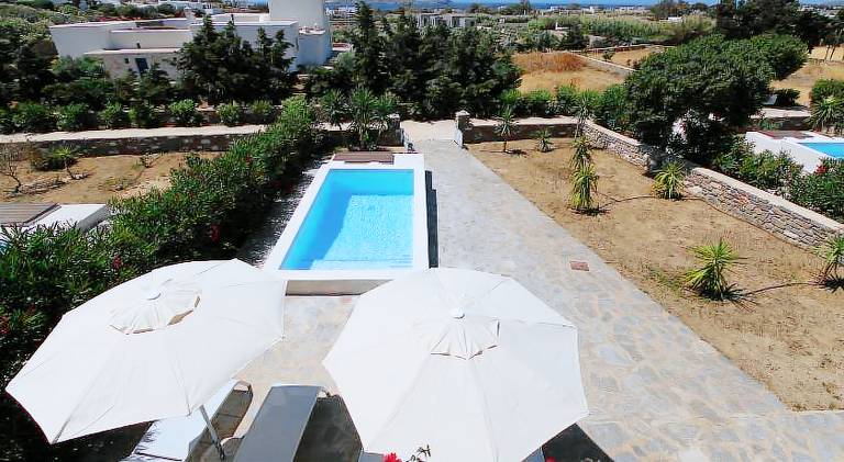 House with pool — photo 3
