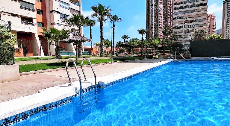 Apartment with private pool, patio & garden in Benidorm