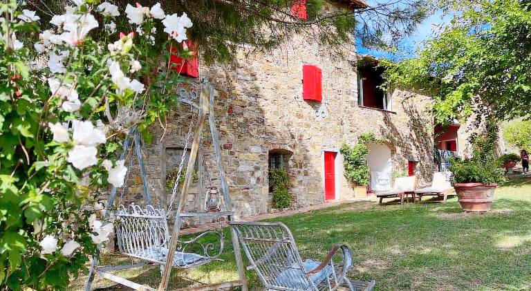 Rental apartment with grill, yard & pool in Barberino Tavarnelle