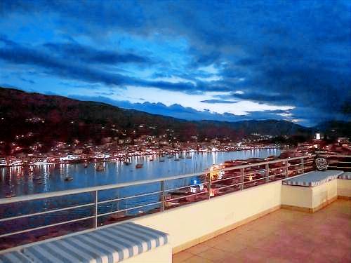 House  Poros