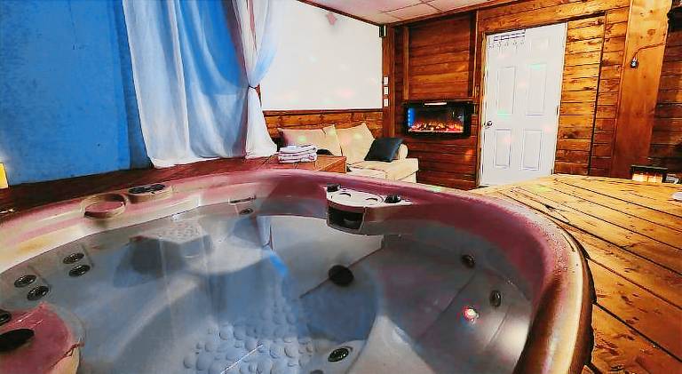 Lovely rental apartment with pool & hot tub | Pets allowed — photo 3