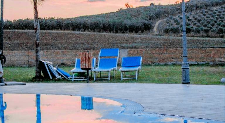 Farm with garden, pool & patio | Pets allowed — photo 5