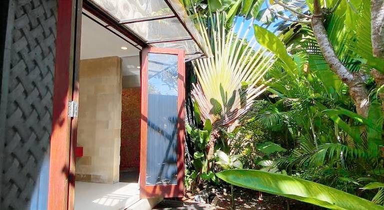Villa with pool — photo 5