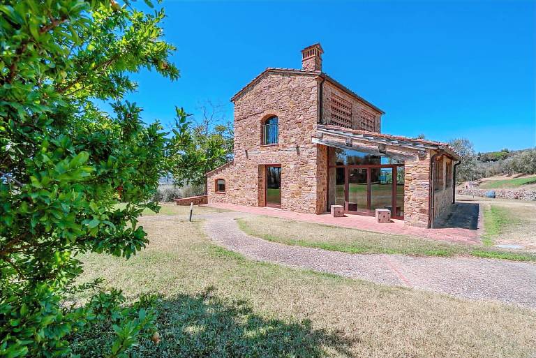 Beautiful villa with hot tub, barbecue & pool | Dogs allowed — photo 2