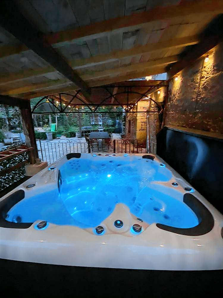 Gite with patio, garden & private pool — photo 3