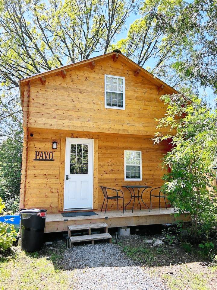Charming Wooden Cabin with Fire Pit in Kawartha Lakes, Ontario — photo 2
