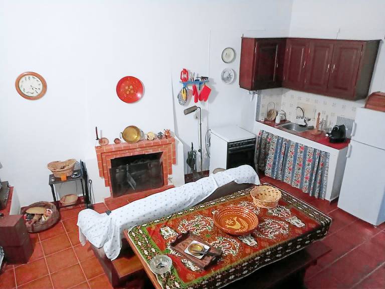 House with barbeque & yard | Pet-friendly — photo 3